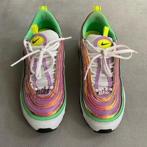 Nike women’s shoes 7.5